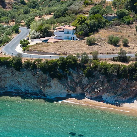 Apartment Kirke's Nest Petalidi