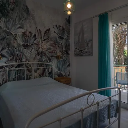 Kirke's Nest Petalídhion