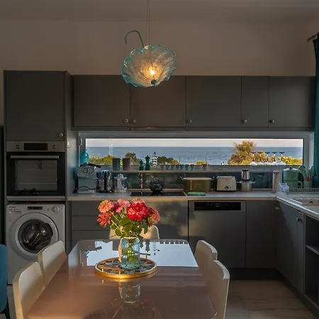 Kirke's Nest * Petalídhion