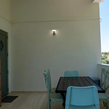 Kirke's Nest Apartment Petalidi