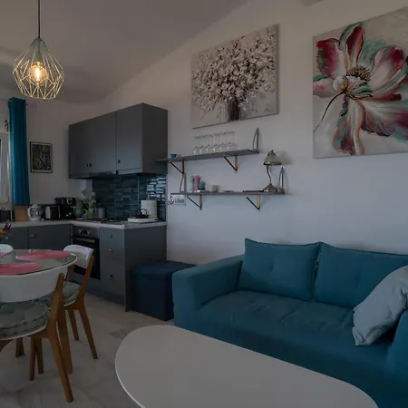 Kirke's Nest Apartment Petalidi