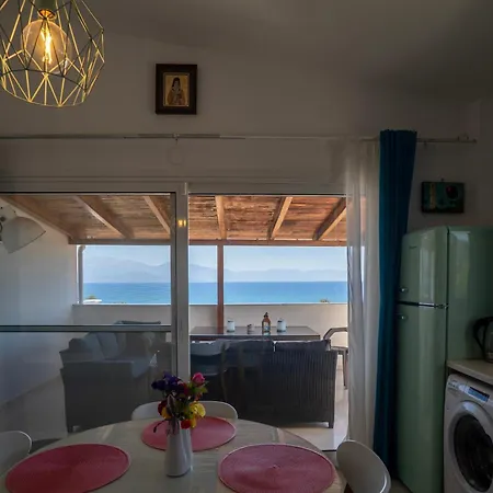 Apartment Kirke's Nest Petalidi